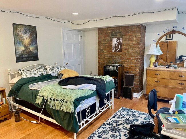 Building Photo - Spacious 4 Bedroom  in Slopes w/ Laundry &...