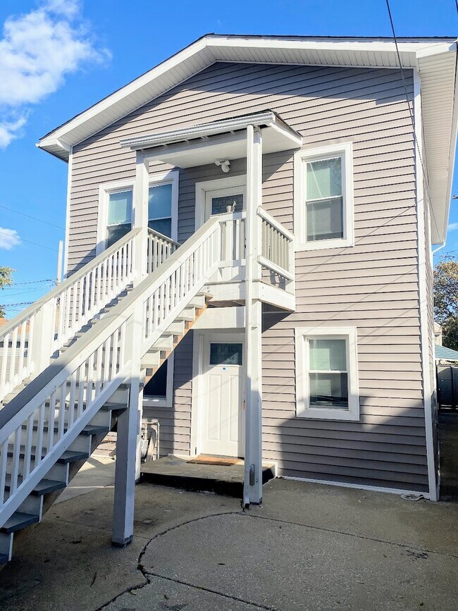 Building Photo - 3335 N Kenneth Ave