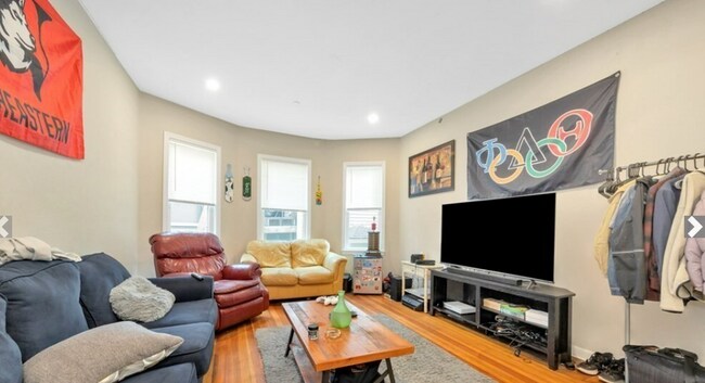 Building Photo - 56 Calumet St