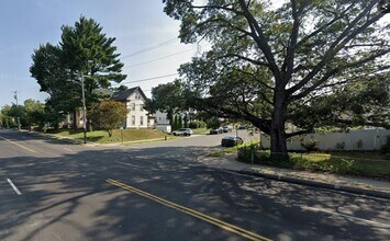 Building Photo - 407 Newport Ave