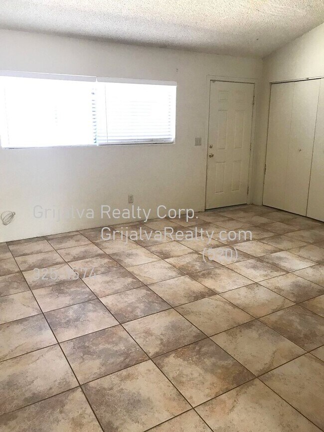 Building Photo - 2020 N Madelyn Ave