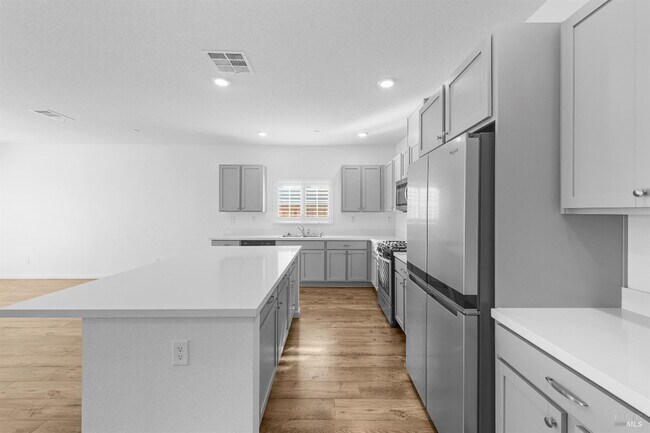 Foto del edificio - 655 Honey Bee Rd