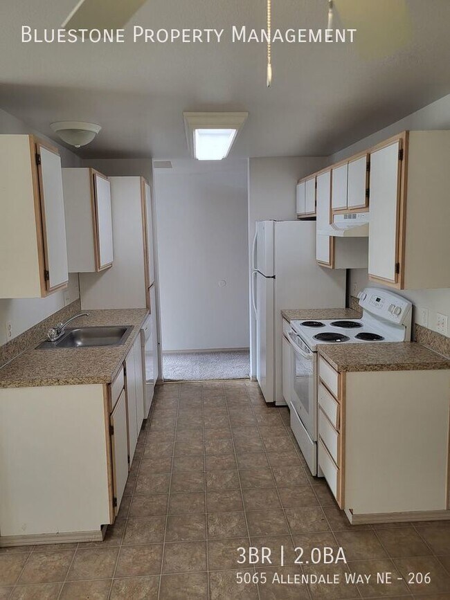 Building Photo - Large 3 Bedroom x 2 Bath Apartment Availab...