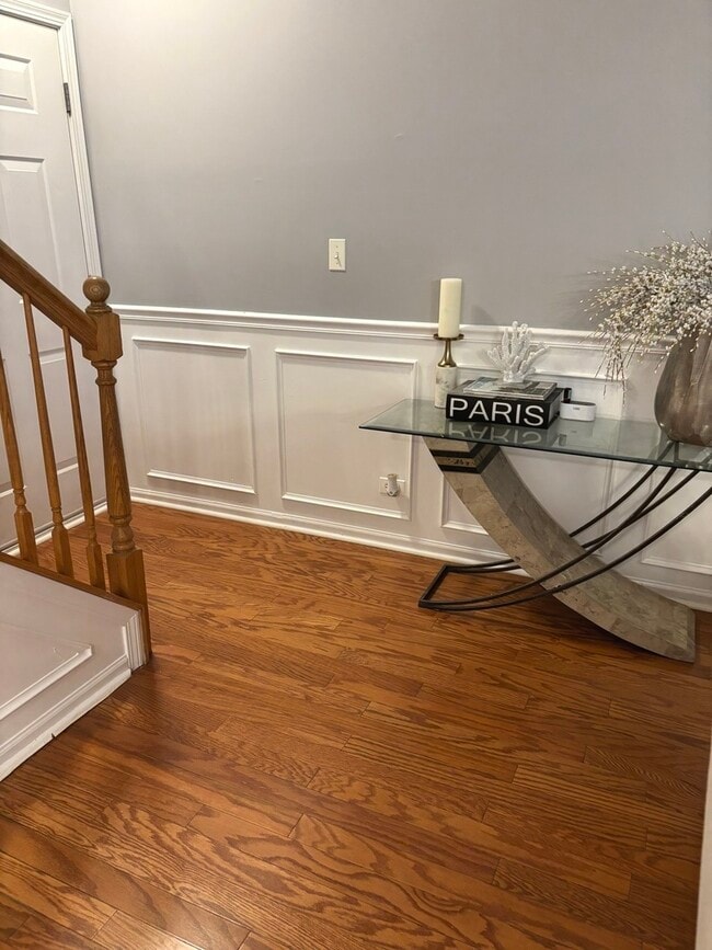 Building Photo - 549 Springbrook Trail N