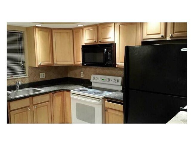 Building Photo - 21890 Lake Forest Cir