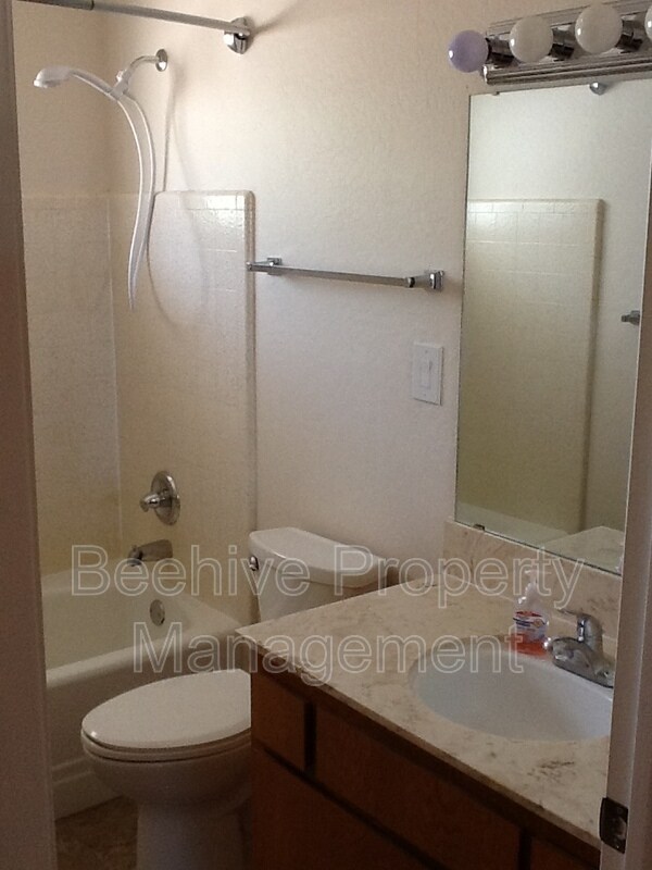 Foto del edificio - 5827 Colby St