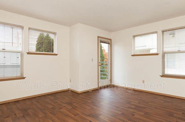 Building Photo - 6840 Oswego Pl NE