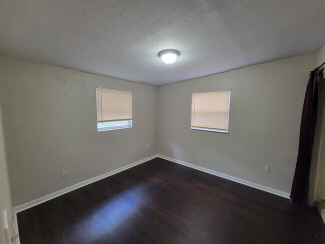 Building Photo - 6711 Sandra Dr