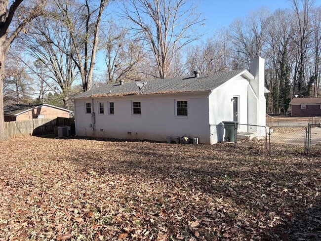 Building Photo - 2567 Bob White Ln