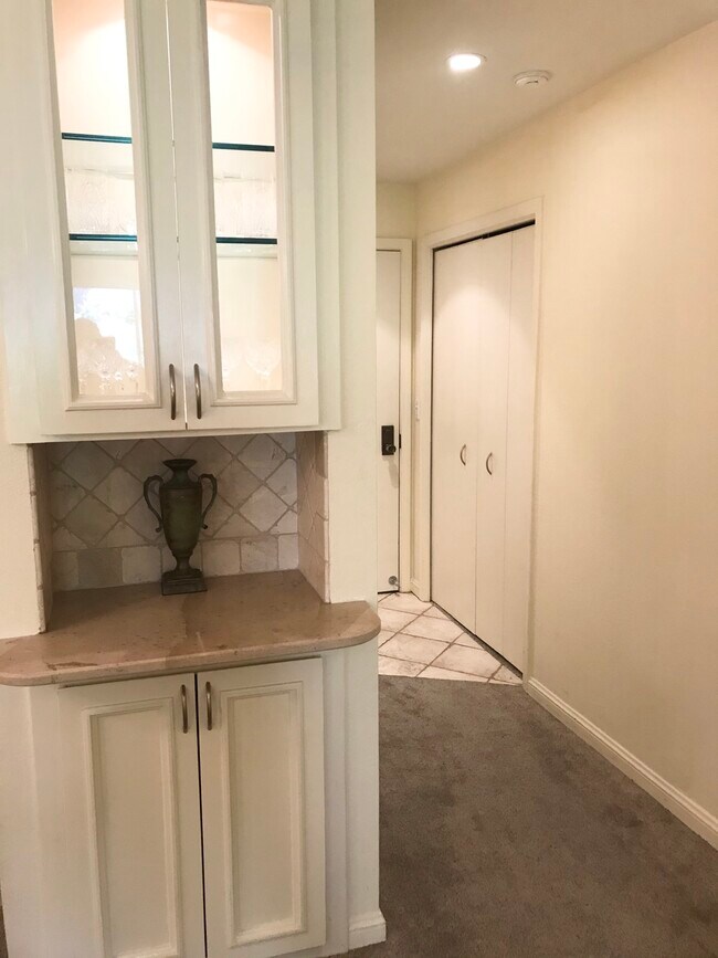 Entrance - 507 Seaver Dr