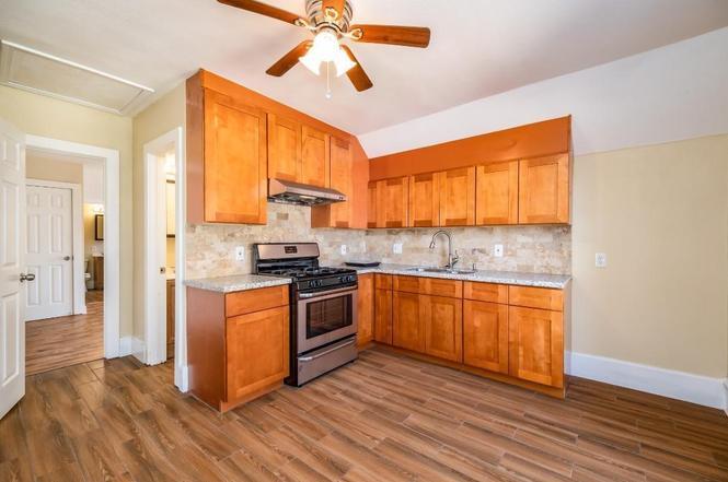 Foto principal - 312 W Main St