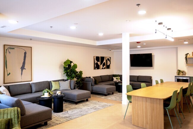 Photo du bâtiment - Kenton Flats