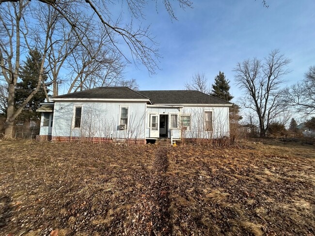 Building Photo - 112 W Winans St