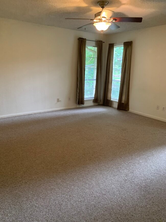 Building Photo - 614 Sheffield Dr
