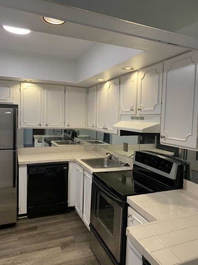 Building Photo - 480 NW 20th Street 114 Boca Raton Fl 33431