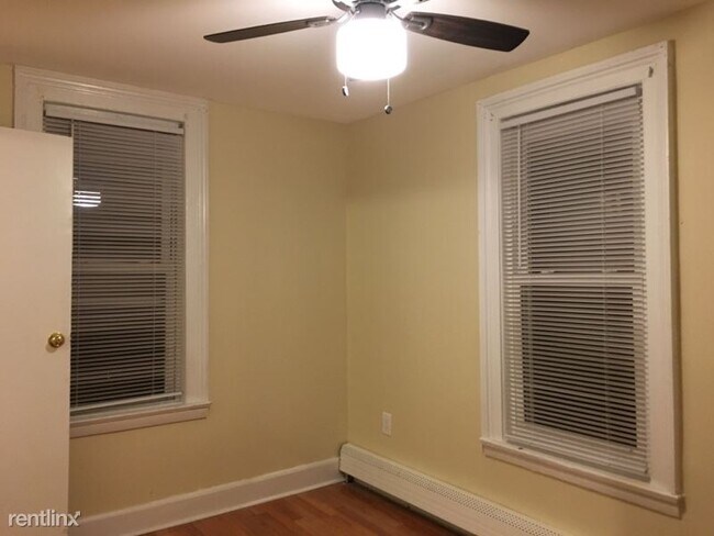 Building Photo - 2 br, 1 bath Apartment - 28 Wakeman 2 Unit 2