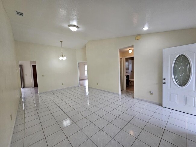 Building Photo - 1202 Regal Ridge Dr