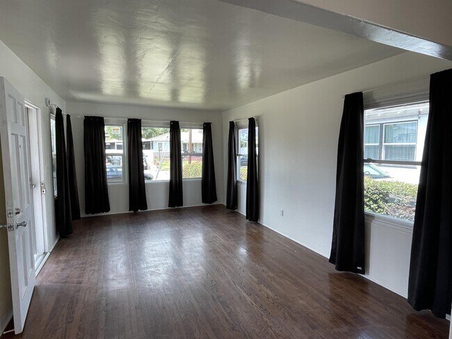 Foto del edificio - 450 Fern St