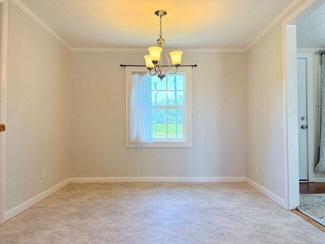 Foto del edificio - **COMING SOON**Quiet Living with Convenient Access In Ellendale!