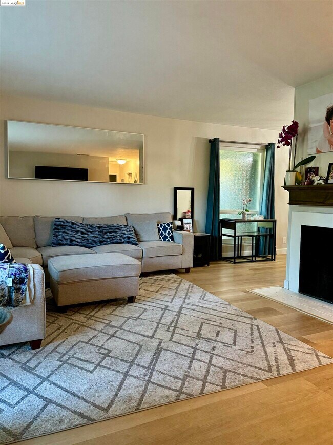 Foto del edificio - 5519 Roundtree Dr