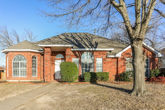 Building Photo - 708 Brees Dr
