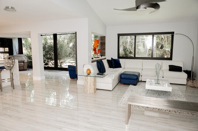 Foto del edificio - 5700 Coach House Cir