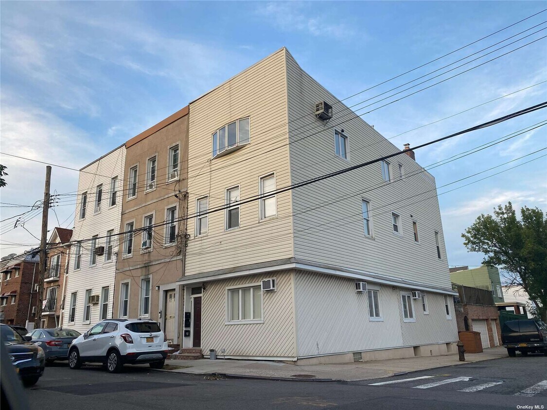 Foto principal - 67-51-67-73 73rd Pl