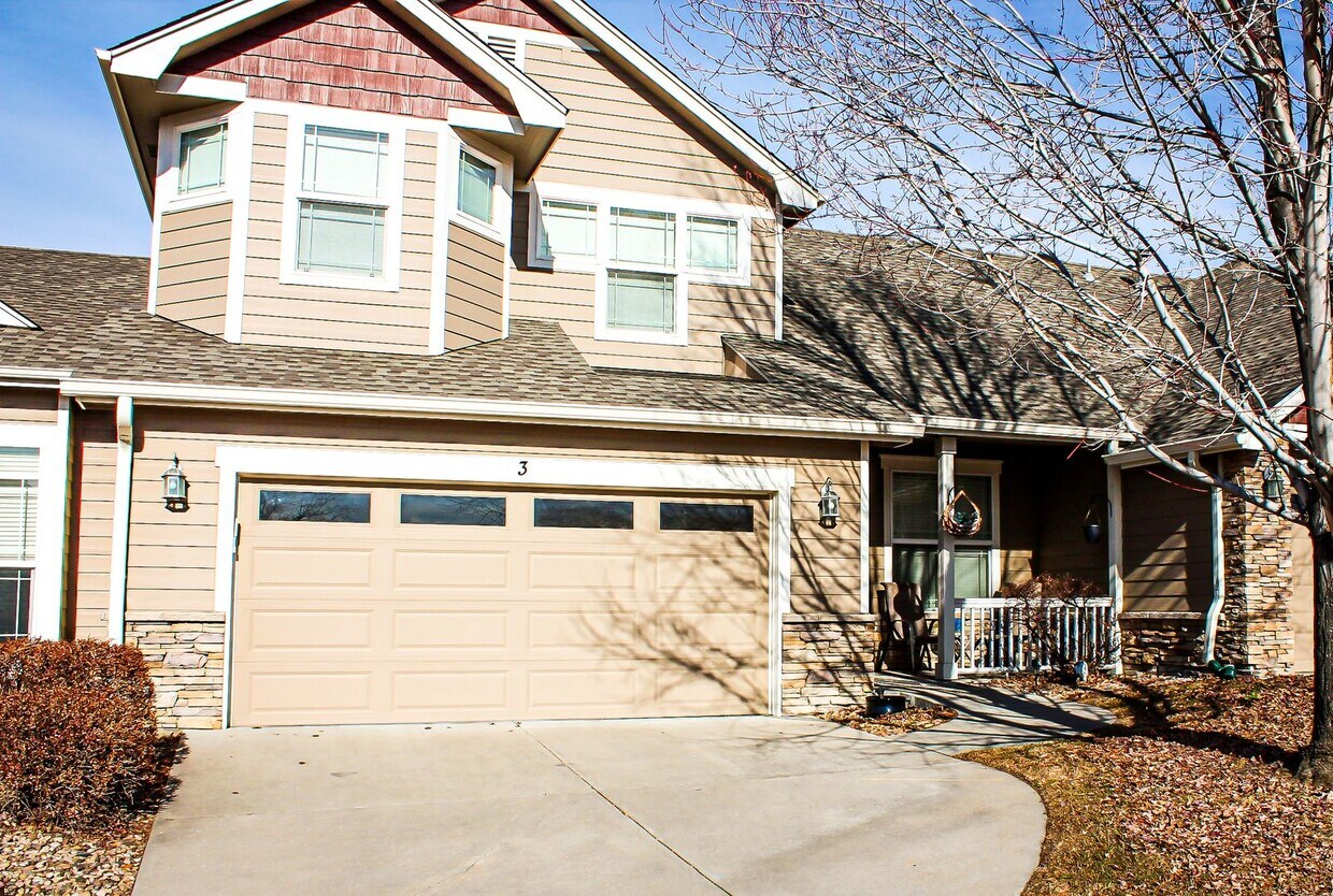 Foto principal - Meticulously maintained townhome on August...