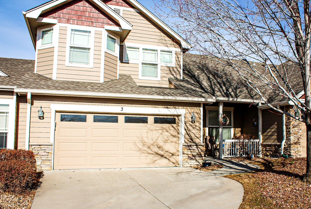 Primary Photo - Meticulously maintained townhome on August...