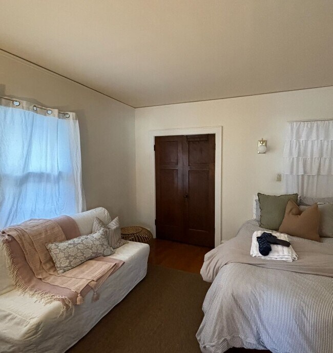 Foto del edificio - 3822-3824 N Maryland Ave.