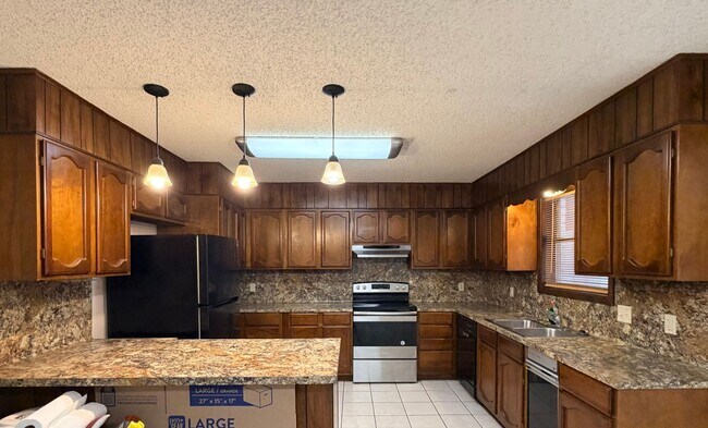 Foto del edificio - Don't miss out! Large 2/2 apartment