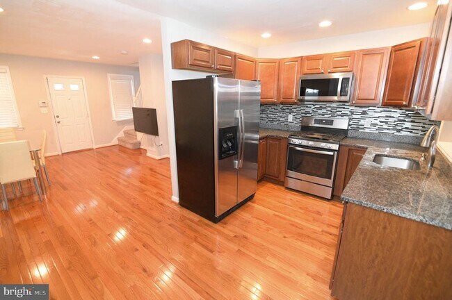 Building Photo - 1616 Ridge Pl SE
