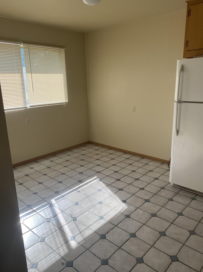 Foto del edificio - 5629 N Strathbury Ave