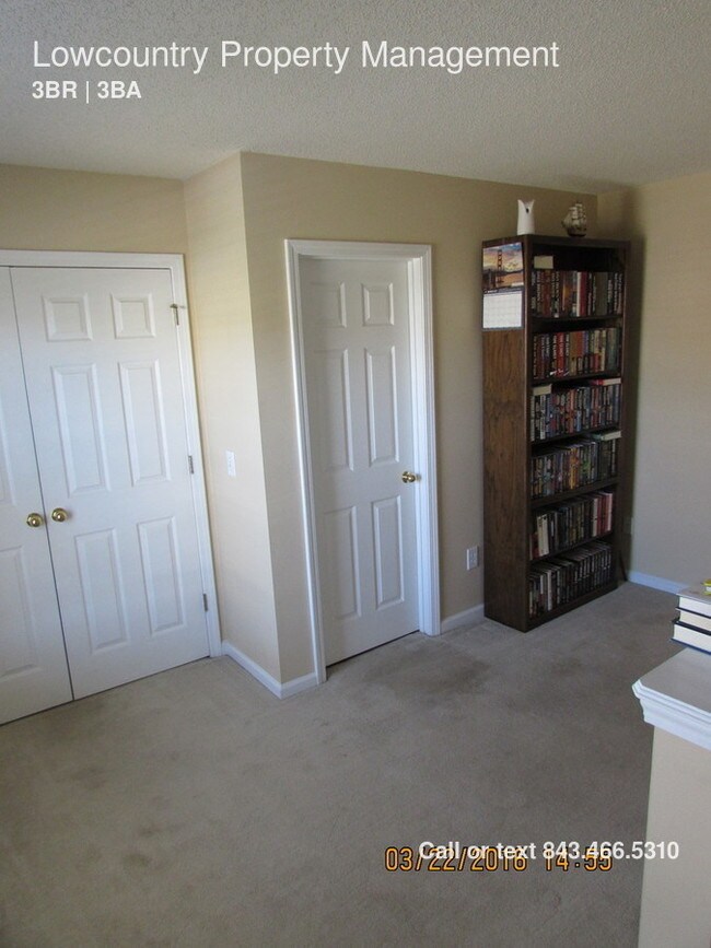 Building Photo - 3037 Maple Leaf Dr