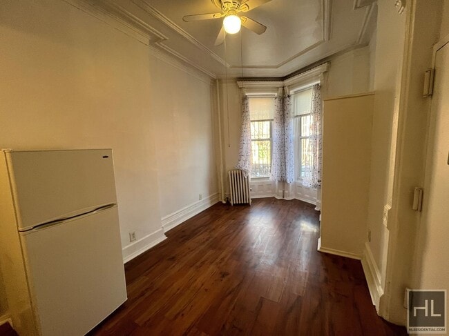 Building Photo - Sunny Studio in Bedford Stuyvesant Brick T...