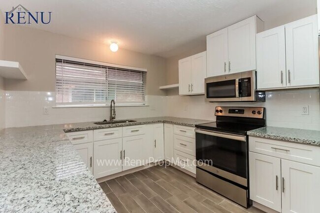 Building Photo - 12615 Amado Dr