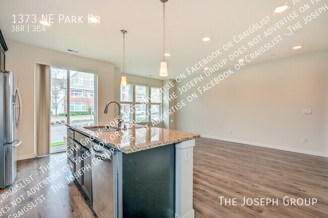 Foto del edificio - 1373 NE Park Dr
