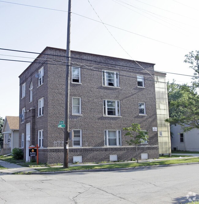 Building Photo - 1045 Grand Ave