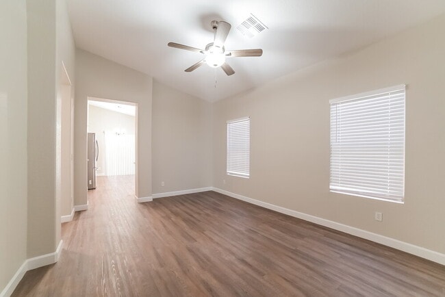 Building Photo - 947 S Tucana Ln