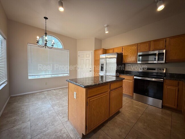 Foto del edificio - 6814 W Louise Dr