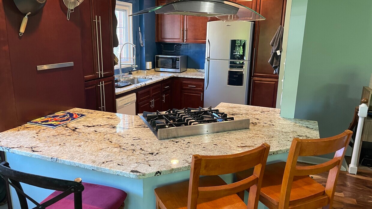 Foto principal - 3338 Valley Dr