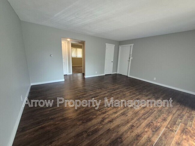 Building Photo - 440 Moffitt St