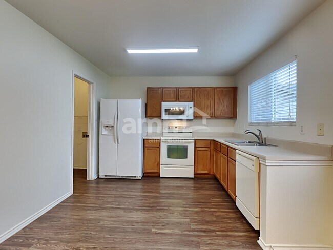 Building Photo - 142 Blue Juniper
