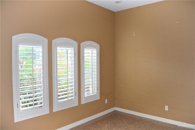 Building Photo - 2203 Llano Mediano Ln