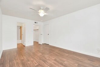 Building Photo - 7400 Bellerive Dr