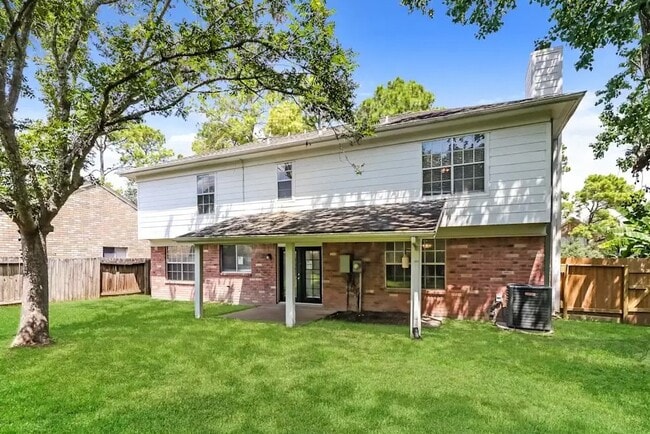 Photo - 16110 Sweetwater Creek Dr (Houston, TX) Townhome