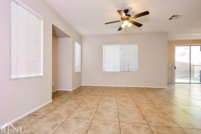 Foto del edificio - 135 Gracious Crest Ave