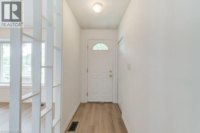 Building Photo - 1334 Langdale Crescent