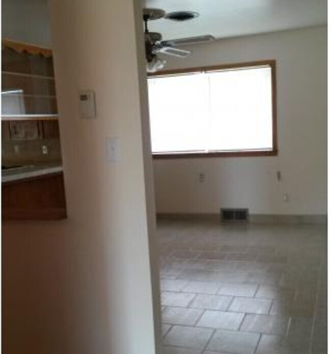 Building Photo - 820 Plains
