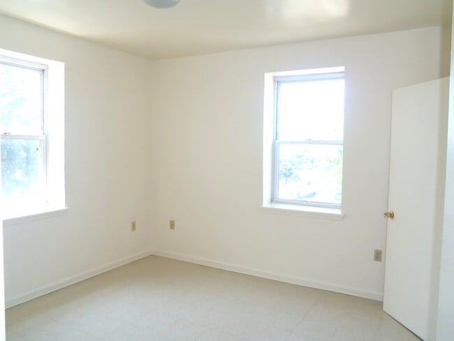 Building Photo - Palisades Apartments